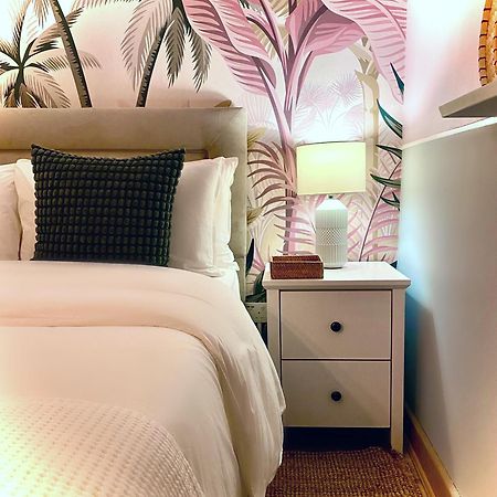 Blush Jungle - Homestay Dublin Exteriör bild