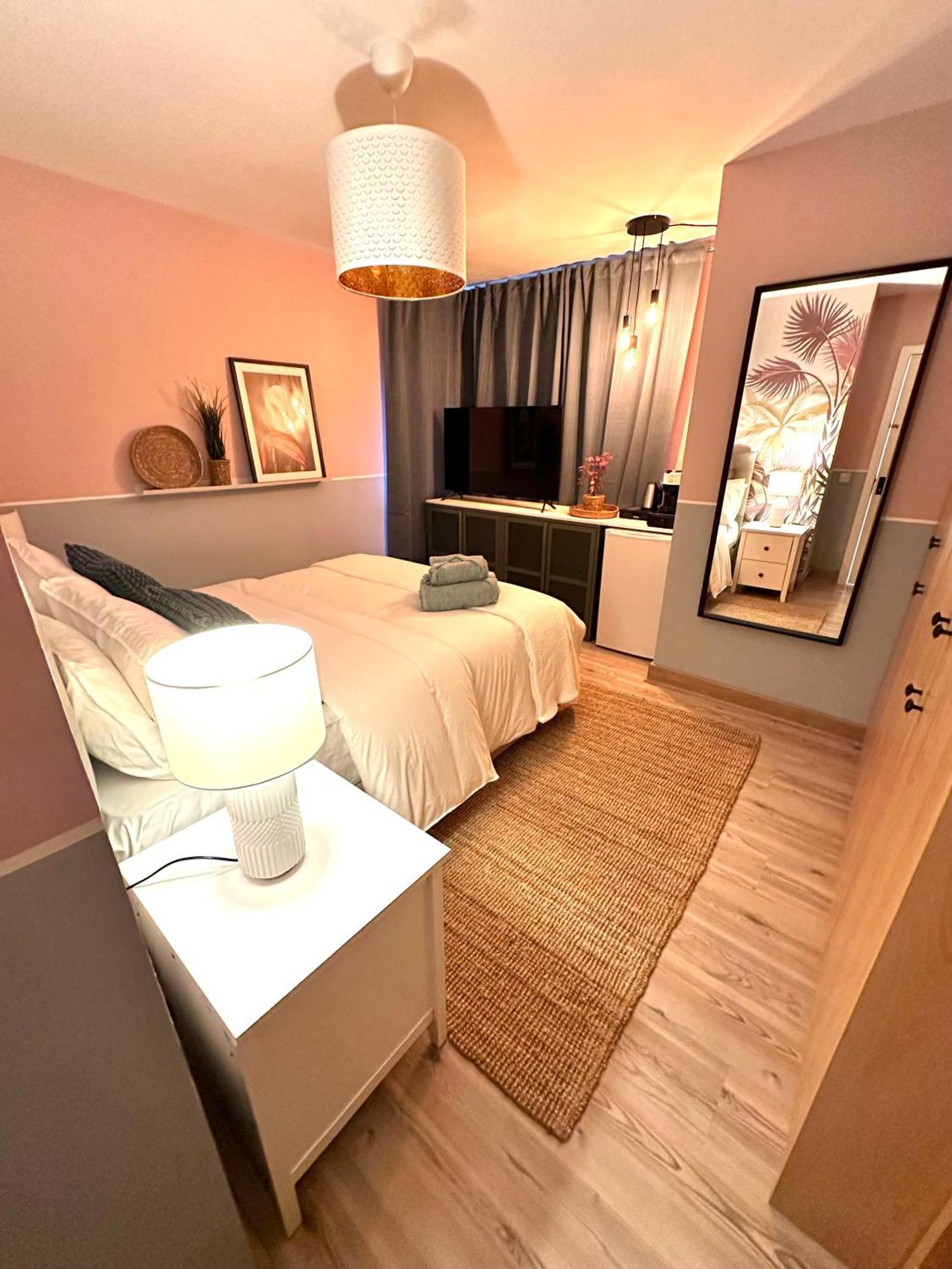 Blush Jungle - Homestay Dublin Exteriör bild