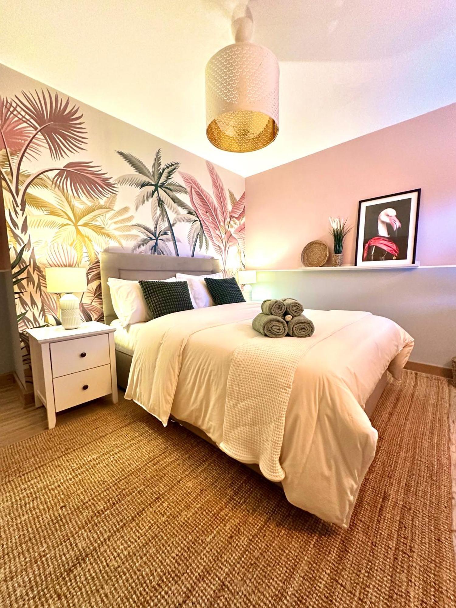 Blush Jungle - Homestay Dublin Exteriör bild