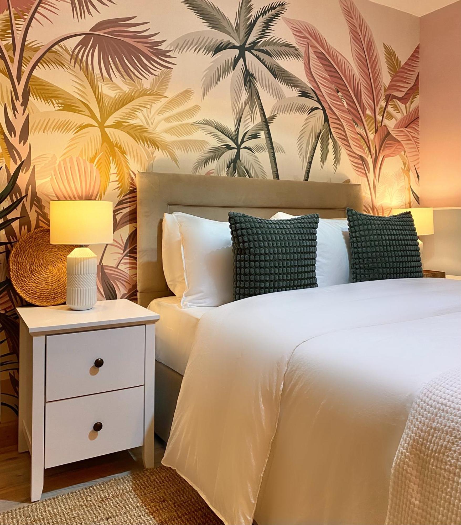 Blush Jungle - Homestay Dublin Exteriör bild
